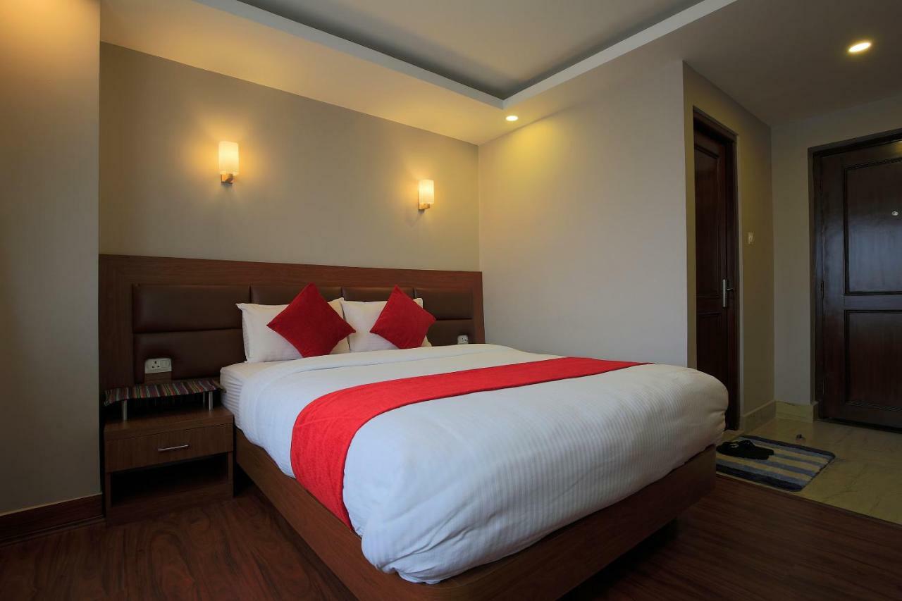 Oyo 453 Hotel Gurkha Heritage カトマンズ エクステリア 写真